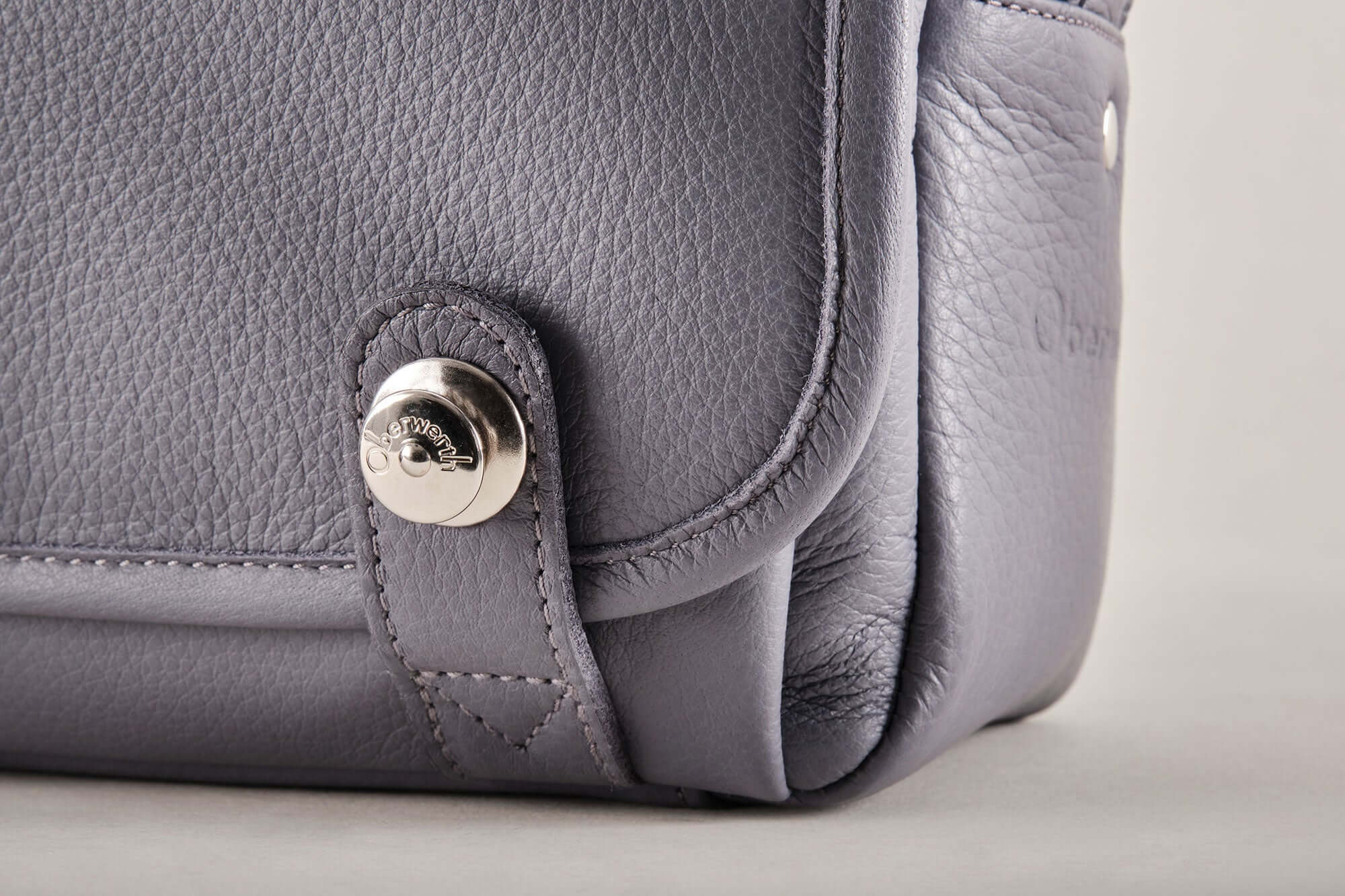 The Q Bag® Casual (Phil) - Leica Q3 Tasche lavendel !Messeware!