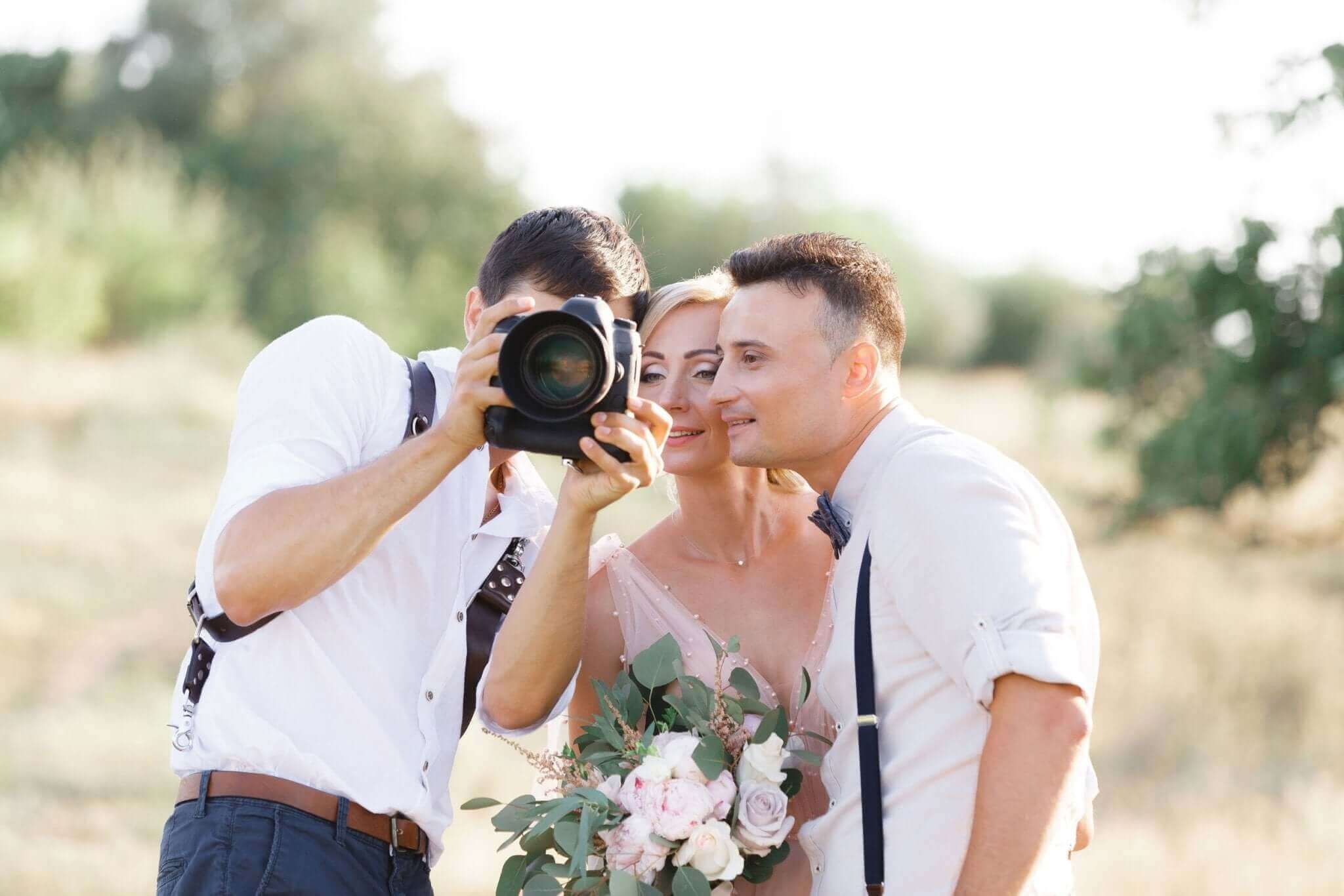 Was ziehe ich als Hochzeitsfotograf an?
