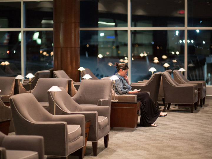 Stilvoll am Flughafen: Gepflegtes und professionelles Aussehen für unterwegs