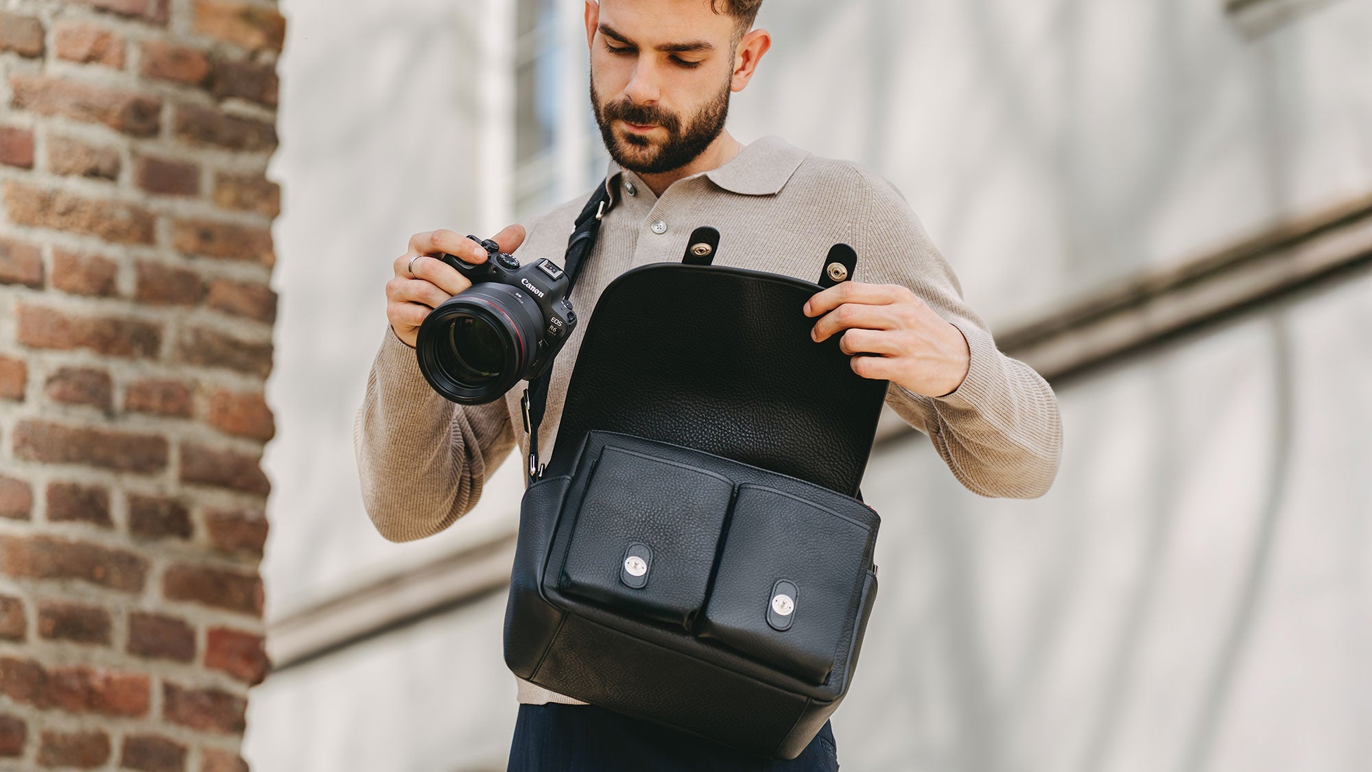Kamerataschen für die Canon EOS R6 V