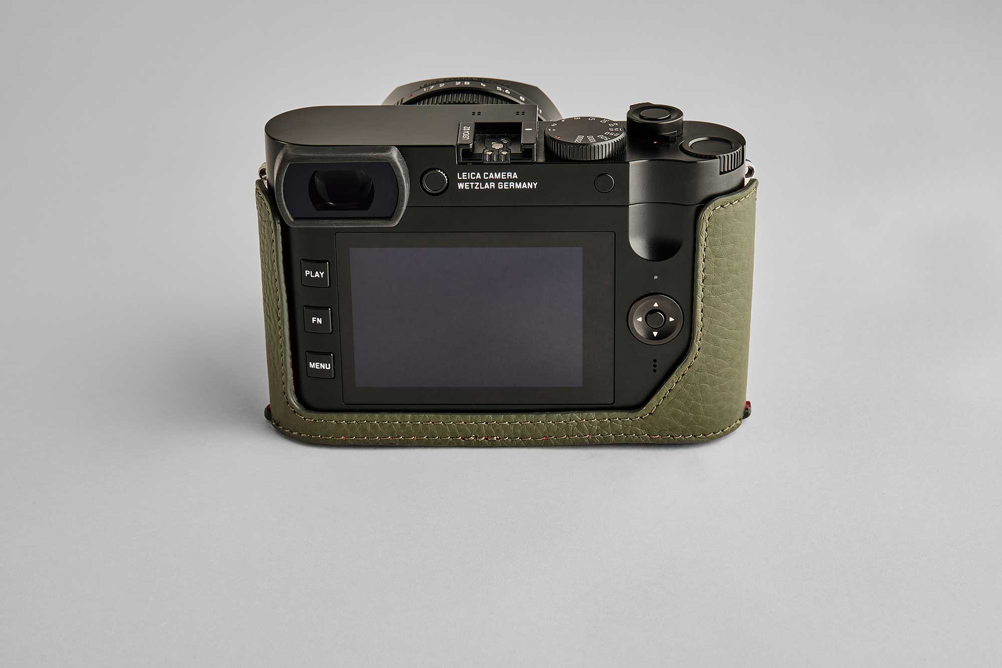 Leica Q2 Half Case Reporter