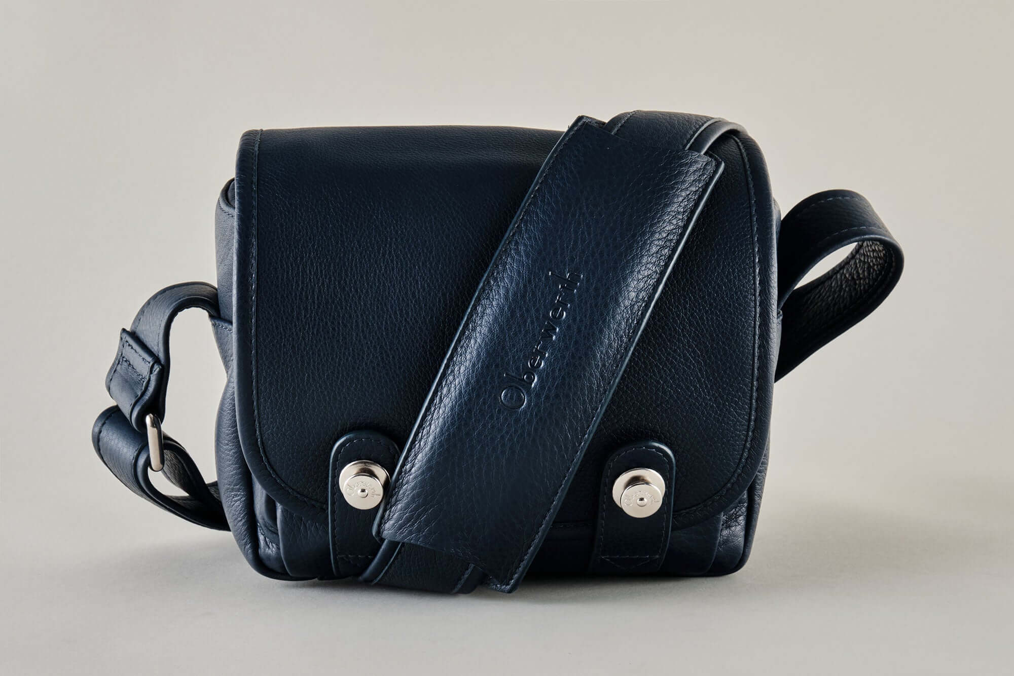 The Q Bag Casual (Phil) - Leica Q3 Tasche enzian !Messeware!