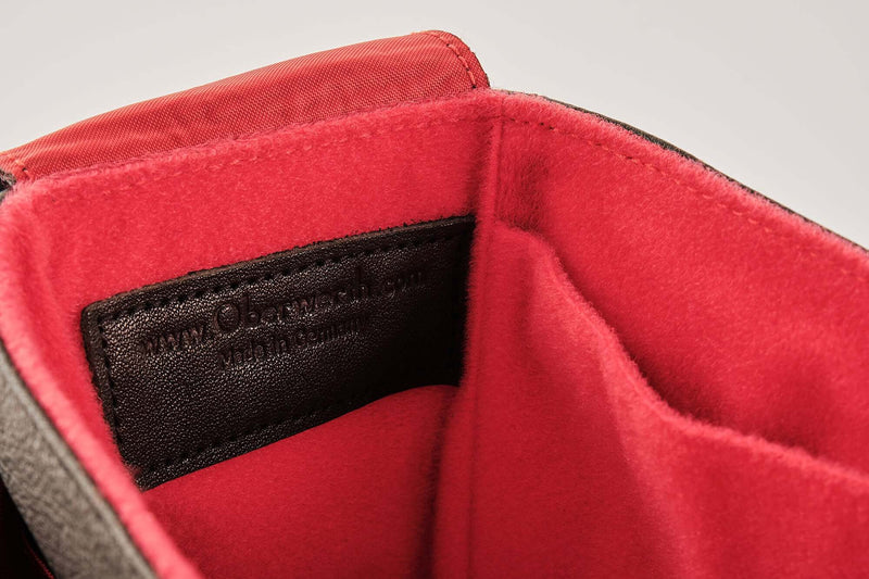 The Q Bag Rhubarb Edition - Leica Q3 Tasche