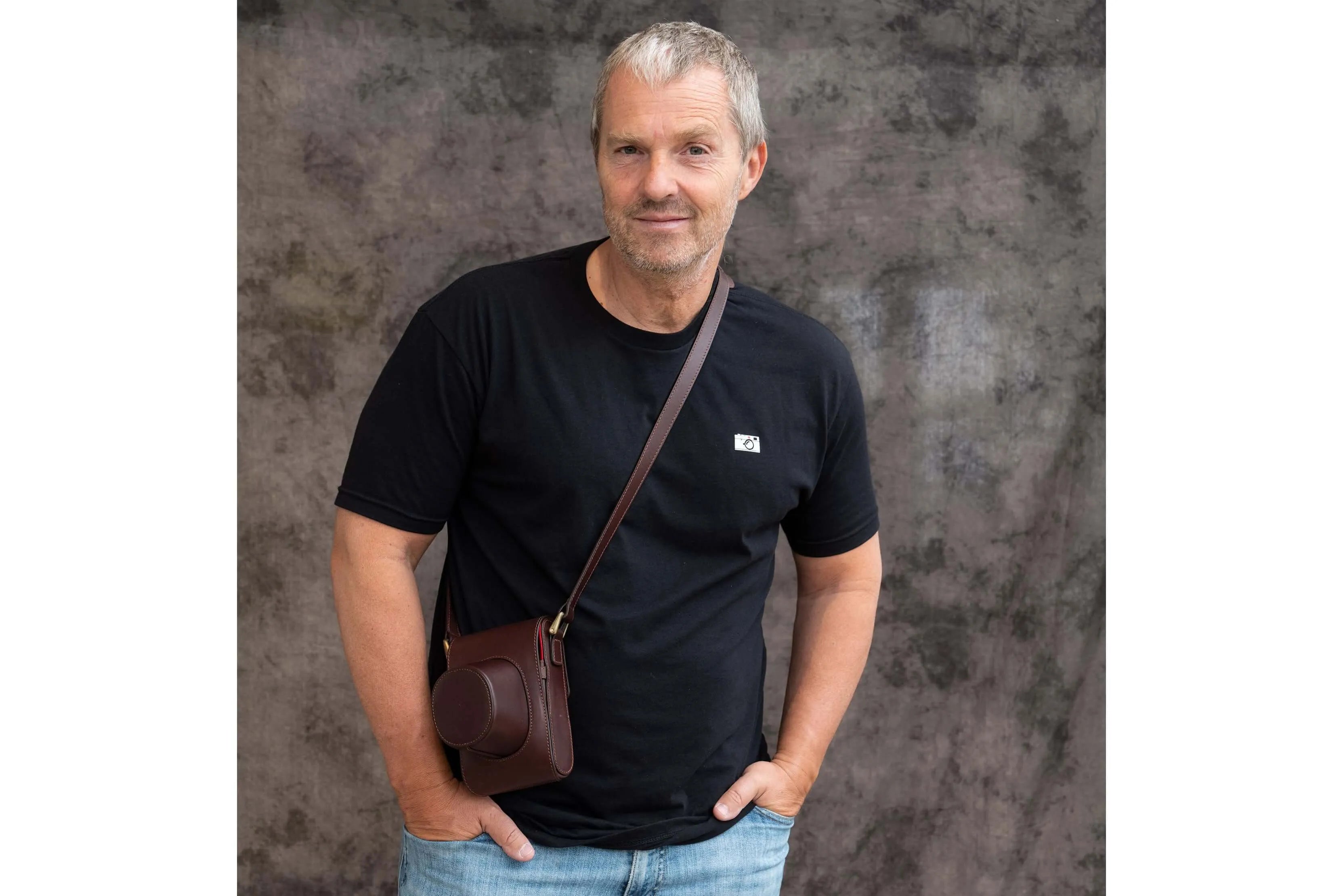 Oberwerth Half Case Crossbody Holster für Leica M und Q dunkelbraun !Messeware!